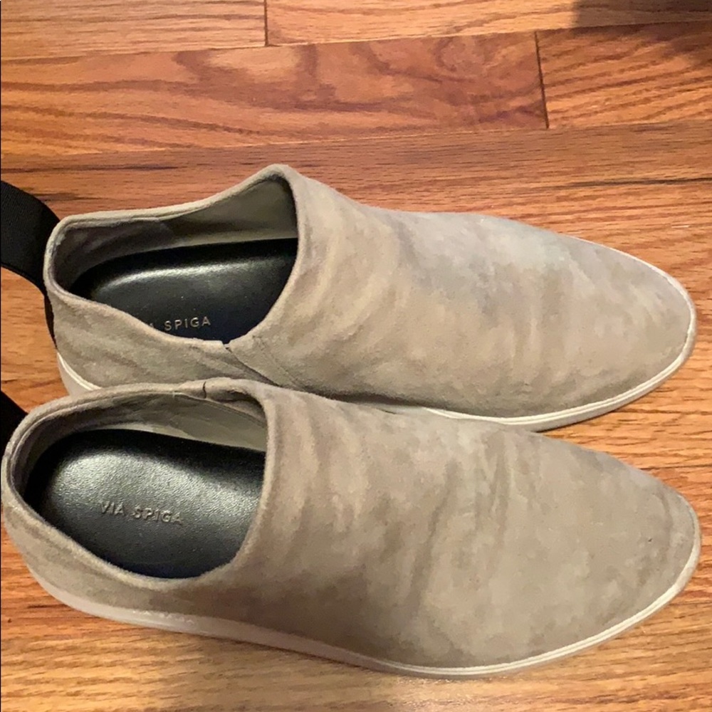 Via Spiga suede slip on shoe. Casual.